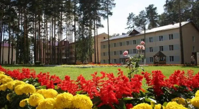 Krasnaya Gvozdika Sanatorium, Book Health resort Hotels in Tyumen Region with Parking, Parking