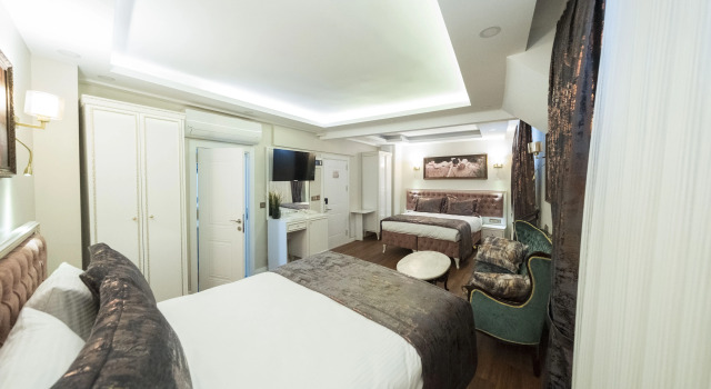 Четырёхместный номер Economy с красивым видом из окна Solomons Mansion Hotel Istanbul