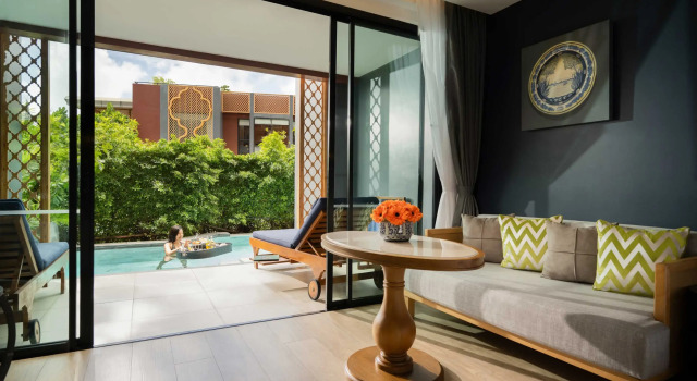 Двухместный люкс Deluxe с доступом в бассейн с балконом и с видом на сад Avista Grande Phuket Karon - MGallery