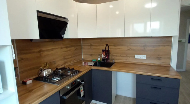 Dvukhkomnatnaya Uluchshennaya Kvartira Flat, Prenota Appartamento Hotel a Perm Krai con parcheggio, Parcheggio