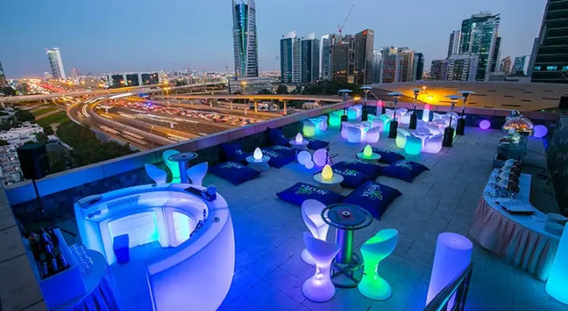Отель Two Seasons Hotel & Apartments