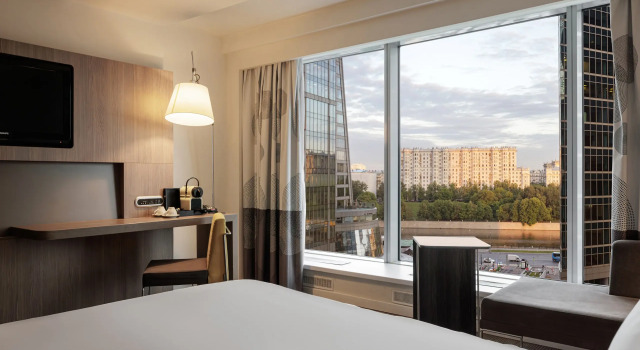 Двухместный номер Улучшенный с видом на город Отель Novotel Москва Сити