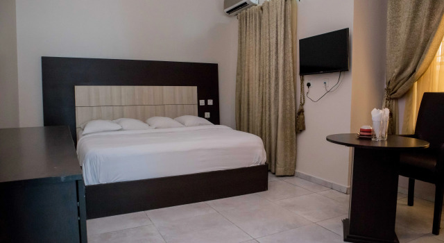 Полулюкс Отель Meritz Hotels and Suites Global Limited