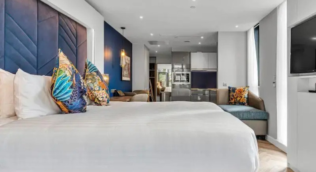 Двухместная студия Grande с балконом Отель Roomzzz Edinburgh