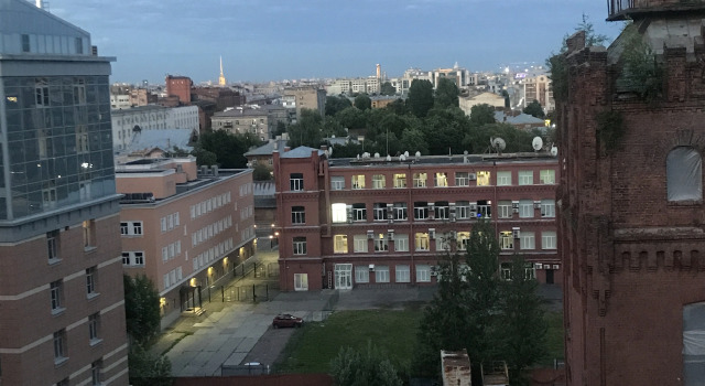 Квартира с видом на Петропавловскую крепость и Исаакиевский собор
