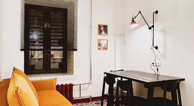 V tikhom dvore s razdelnymi komnatami i s saunoy na Nevskom Flat, Rezervovat Apartmán Tsentralny district Petrohrad, poblíž Fyodorovsky Cathedral