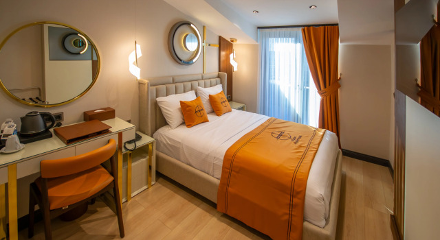 Двухместный номер Standard с балконом и с видом на город Elysian Airport Hotel & Restaurant