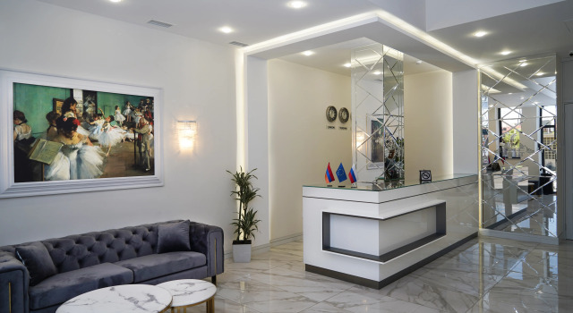 Igit Plaza Hotel, Book Hotel Hoteller i Shirak region med parkering, Parkering