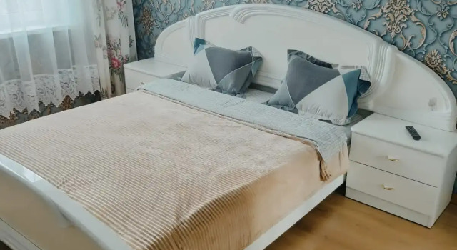 Dvukhkomnatnaya V Shikarnom Rayone Flat, Buchen Sie Ferienwohnung Hotels in Hrodsenskaja Woblasz mit Parkplatz, Parkplätze
