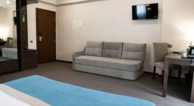 Двухместный полулюкс Comfort № 102 с балконом Отель Гостиничный комплекс Лазурит