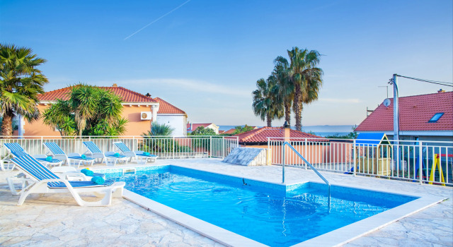 Villa Vjeka Cozy Family Retreat with Heated Pool, Brač Island, Забронировать Вилла Сумартин Брач, рядом с Частный Пляж «Лакшери Вила Палаццо Ди Маре»