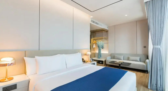 Двухместный номер High Floor Premier с балконом и с видом на город Arbour Hotel and Residence