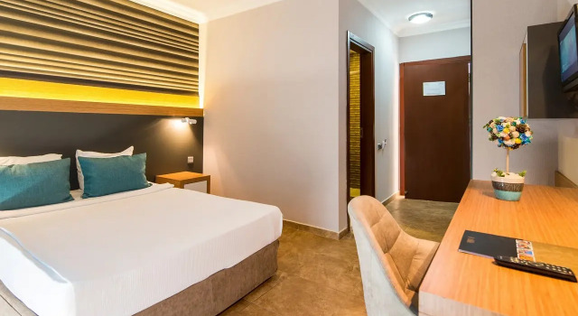 Трёхместный номер Standard с балконом Club Hotel Sunbel