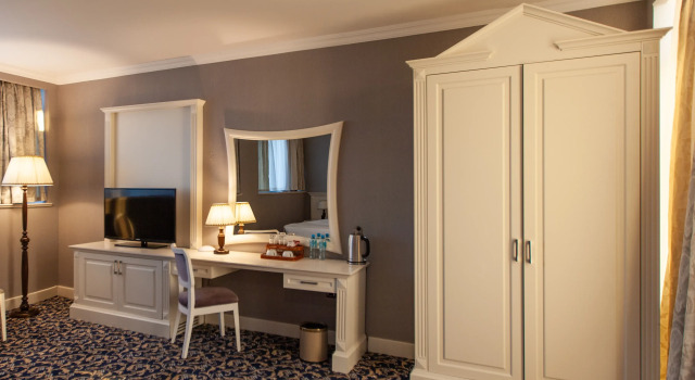 Двухместный люкс Угловой с балконом и с видом на море Ramada by Wyndham Baku