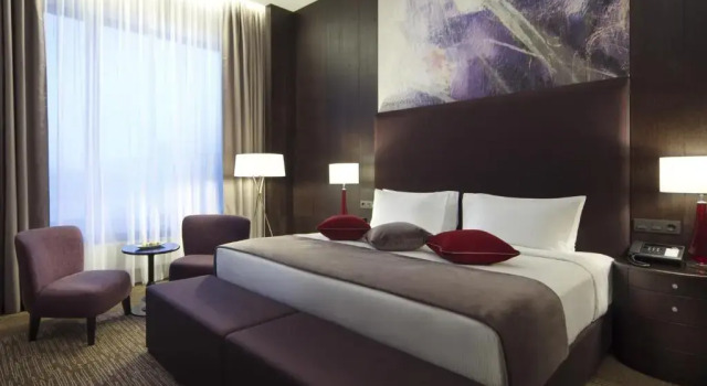 Двухместный люкс с 2 комнатами Отель Doubletree by Hilton Moscow - Marina