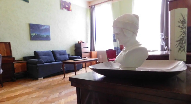 Жилое помещение в некоммунальной квартире у Эрмитажа