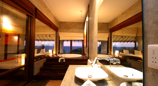 Номер Deluxe с балконом и с видом на море Отель Temple Tree Resort & Spa