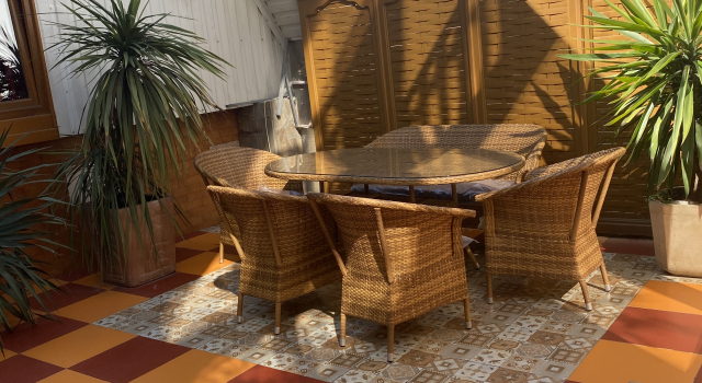 Kottedzh Lodging house, Boek Hostel Hostels in Jalta, Hostel