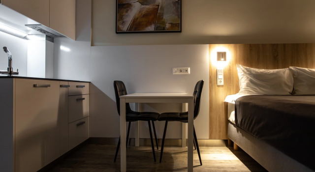 Studiya Dlya Dvoikh V Klubnom Dome Vivaldi Vozle Naberezhnoy Vydoma Apartments, Prenota Appartamento Hotel a Tyumen Region con parcheggio, Parcheggio