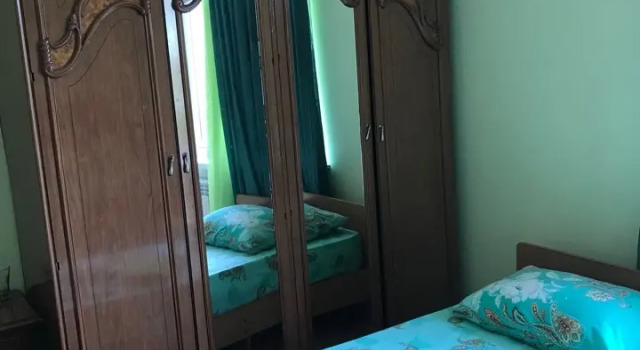 Трёхместный номер с балконом и с красивым видом из окна Гостевой дом Солнечный Лоо