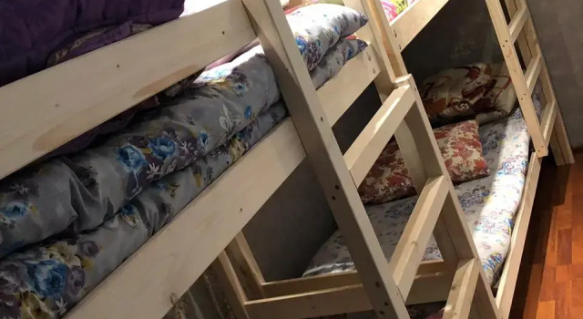 Кровать в общем номере Хостел Скала