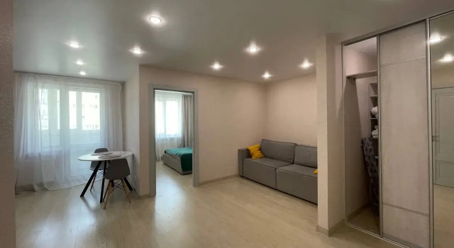 Na Revolyutsionnoy, 101g Flat, Prenota Appartamento Hotel a Samara con parcheggio, Parcheggio