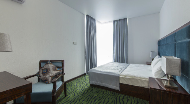 Люкс с 2 комнатами с балконом и с красивым видом из окна Sunrise Garden Hotel