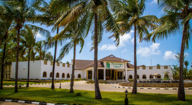 Отель Flamingo Beach Resort & Spa