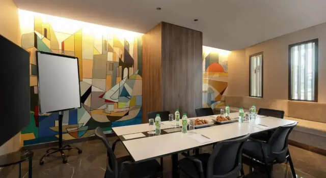 Отель Hyatt Centric Jumeirah Dubai