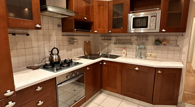 U VDNKh Flat, Rezervovat Apartmán  , poblíž Alekseyevskaya Metro Station