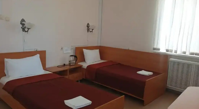 Кровать в общем номере Отель Smart Hotel Курган