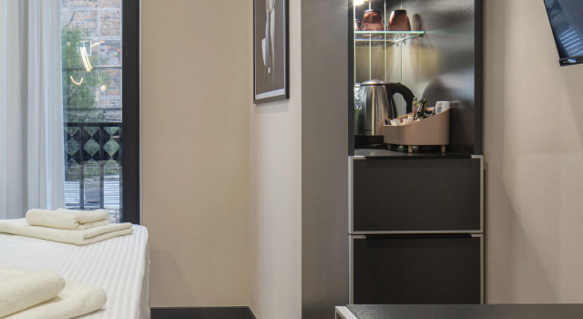 Standard Doppel Zimmer mit Balkon AREA Hotel Yerevan
