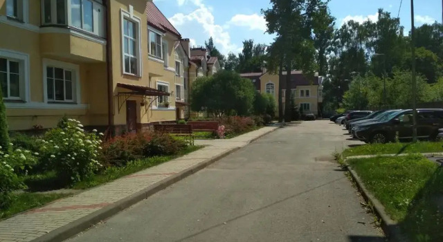 Апартаменты с балконом и с красивым видом из окна Апартаменты с садом Павловск