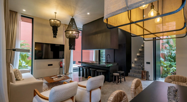 Четырёхместная вилла Luxury с 2 комнатами с балконом и с видом на сад Five Stories Villa By SUOM