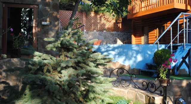 Vila Lukomor'e Hotel, Book Hotel  