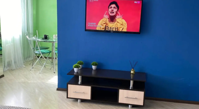 Uyutnaya Studiya v 2 Minutakh ot Trts Planeta Flat, Reserva ahora Apartamento Hoteles en Krasnoyarsk con aparcamiento, Aparcamiento