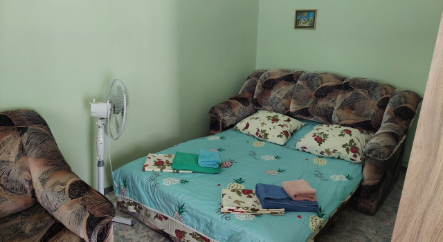Четырёхместный номер Comfort с 2 комнатами с видом на сад Гостевой дом Летний