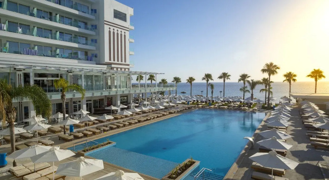 Отель Constantinos The Great Beach