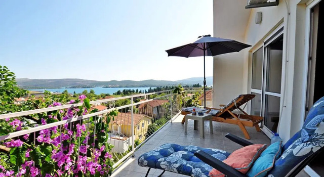 Liana Villa, Book Villa Villaer i Tivat, Villa