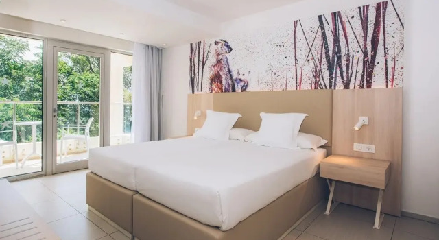 Двухместный полулюкс с балконом и с видом на сад Iberostar Waves Herceg Novi All Inclusive