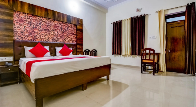 Двухместный номер Superior с балконом Hotel Saif Ranthambhore