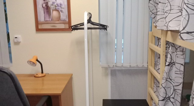 Кровать в общем номере (мужской номер) с видом на внутренний двор Милан Хостел