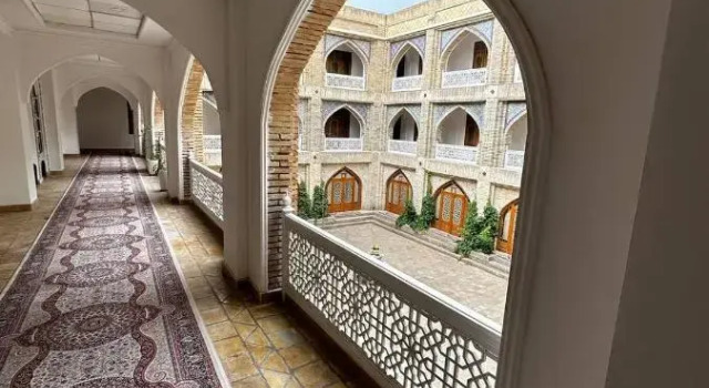 Отель Shahriston