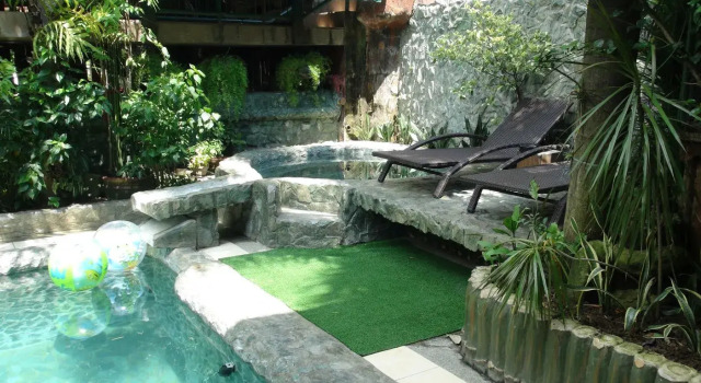 Отель MB's Garden Inn