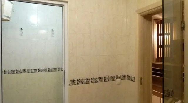 Кровать в общем номере Gostevoi Apartament - Pobeda Hotel
