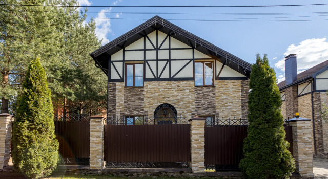 Коттедж с 4 комнатами с красивым видом из окна Na Lesnoy Guest House