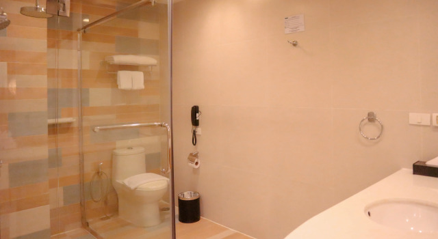 Двухместный номер Family с балконом и с видом на бассейн Отель Holiday Ao Nang Beach Resort Krabi