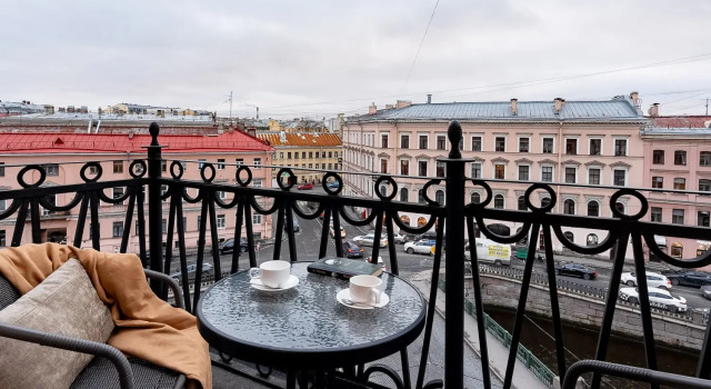 Апартаменты с 2 комнатами с балконом и с красивым видом из окна Квартира просторная с балконом и впечатляющим видом на канал Грибоедова