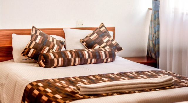 Студия YWCA Parkview Suites