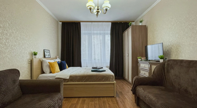 Odnokomnatnaya Kvartira S Bolshoy Lodzhiey  Do 4 Chelovek Flat, Buchen Sie Ferienwohnung Hotels in Oblast Moskau mit Parkplatz, Parkplätze
